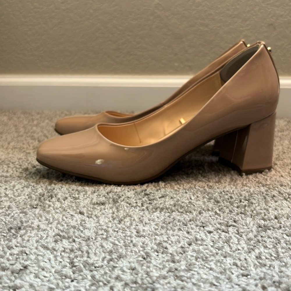 Jones New York - Patent Leather Nude Heels Size 7.5